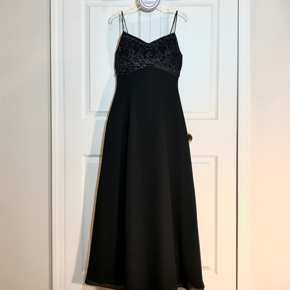 Dresses & Skirts - Women’s Chiffon Formal Maxi Dress with Embroidered Top Black/Silver Size S